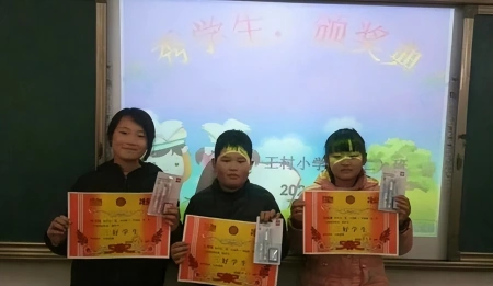 孩子没评上三好学生，家长发出灵魂质问，直言：是不是我钱没给够丨没得到三好学生该怎么安慰孩子